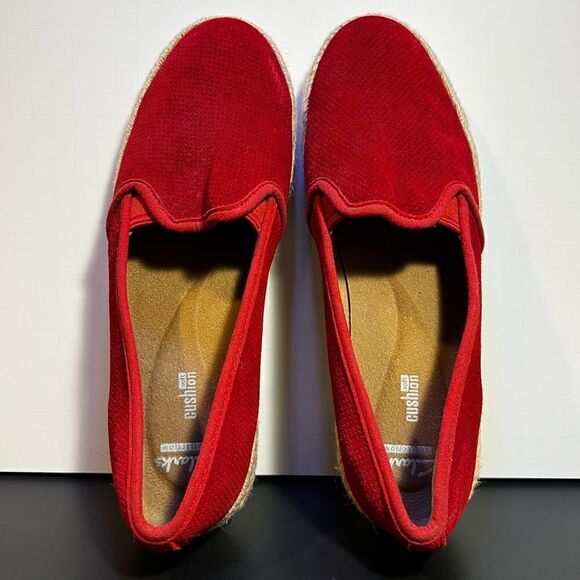 Womens CLARKS Collection Red Suede Slip On Comfort Shoes / Size 8.5M - Picture 7 of 9